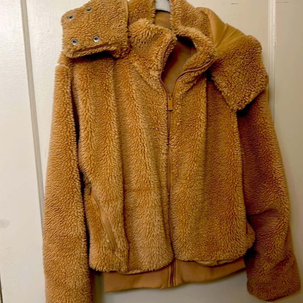 ALO yoga Foxy Sherpa Carmel cozy jacket Small